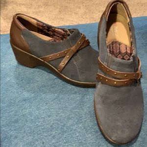 Easy Spirit e24/7 blue suede shoes